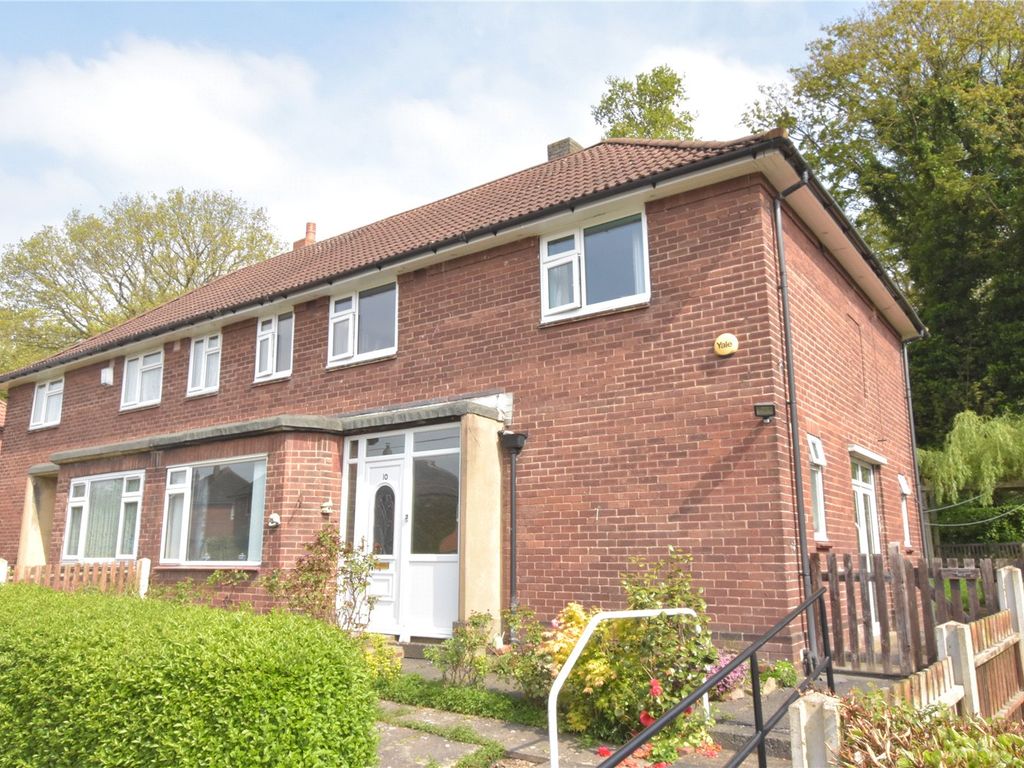 4 bed semidetached house for sale in Foxcroft Road, Leeds, West