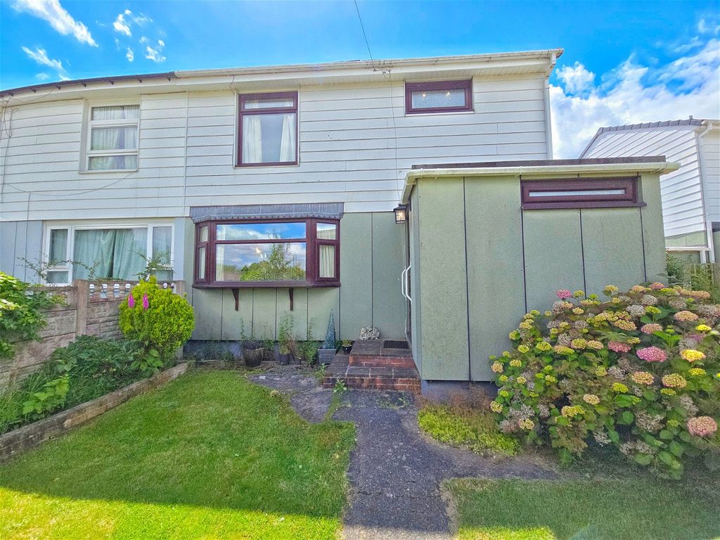 3 bed semidetached house for sale in Arncliffe Drive, Barnsley S70, £