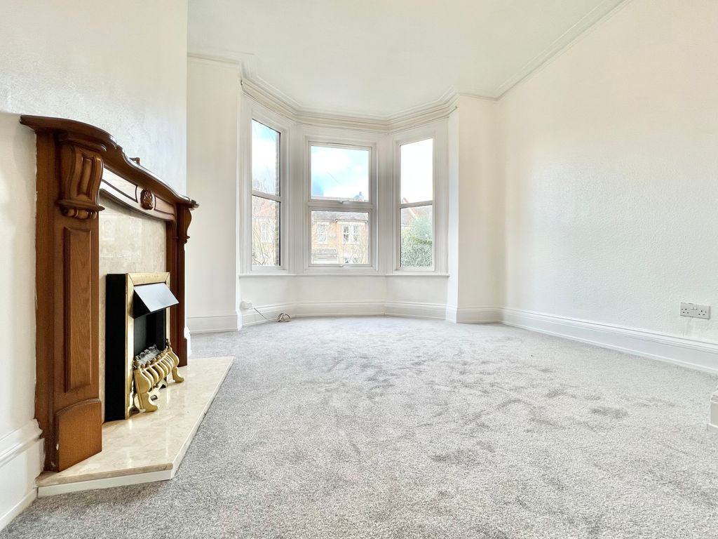1 bed flat to rent in Mackenzie Road, Beckenham BR3, £1,400 pcm Zoopla