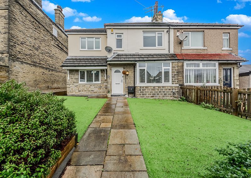 4 bed semidetached house for sale in Apperley Road, Apperley Bridge