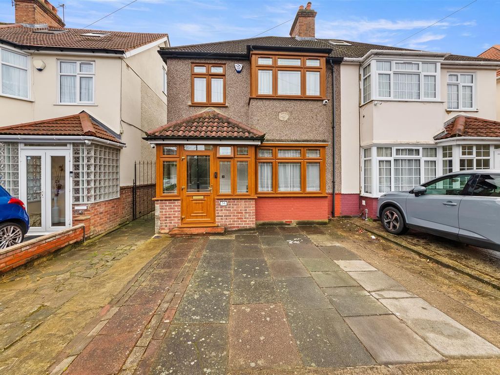 3 bed semidetached house for sale in Beavers Lane, Hounslow TW4, £