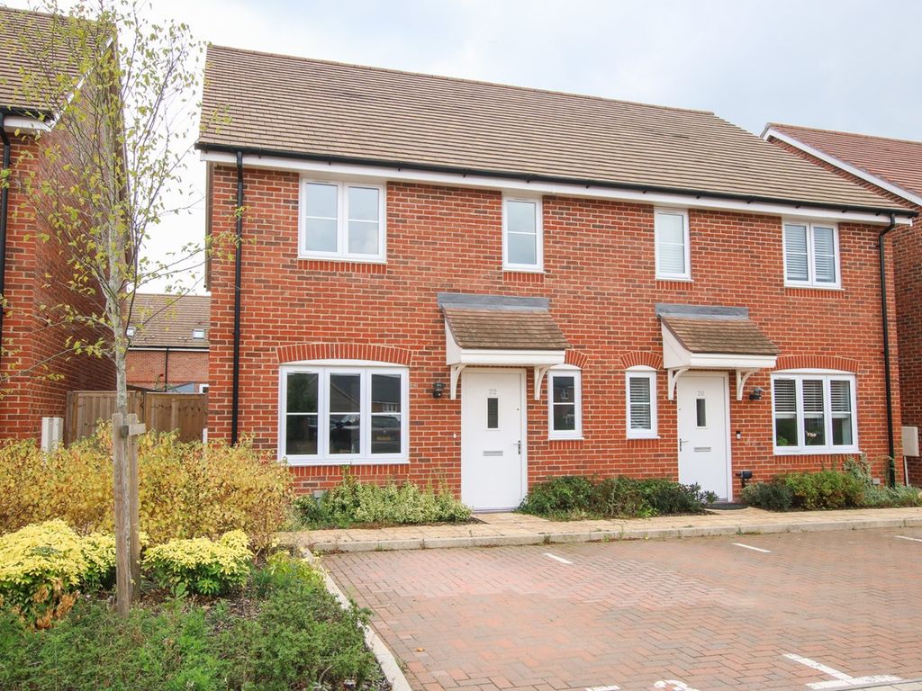 3 bed semidetached house to rent in Lockhart Drive, Wokingham RG40, £
