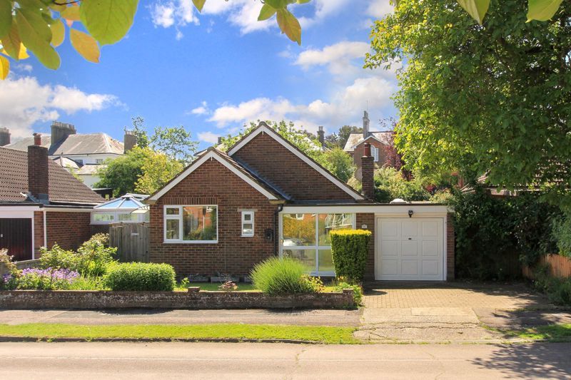 2 bed bungalow for sale in Cobbetts Ride, Tring HP23 Zoopla