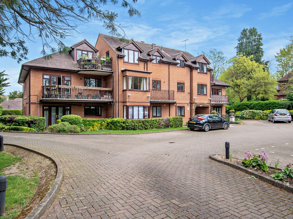 2 bed flat for sale in Carew Road, Northwood HA6 Zoopla