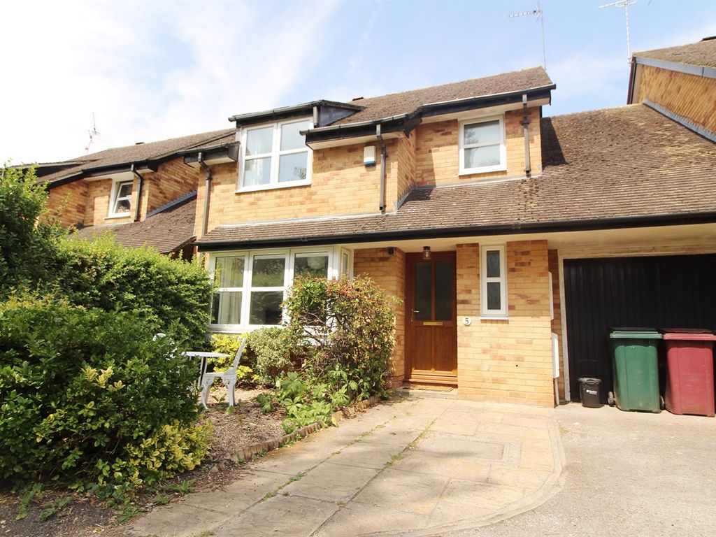 4 bed linkdetached house to rent in Marlborough Court, Coley Avenue