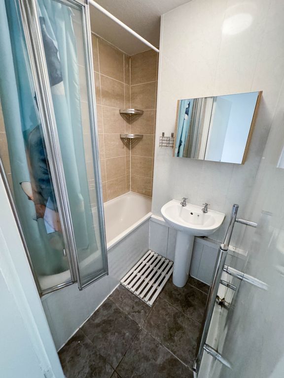 2 bed shared to rent in Fenner Square, Clapham/Battersea