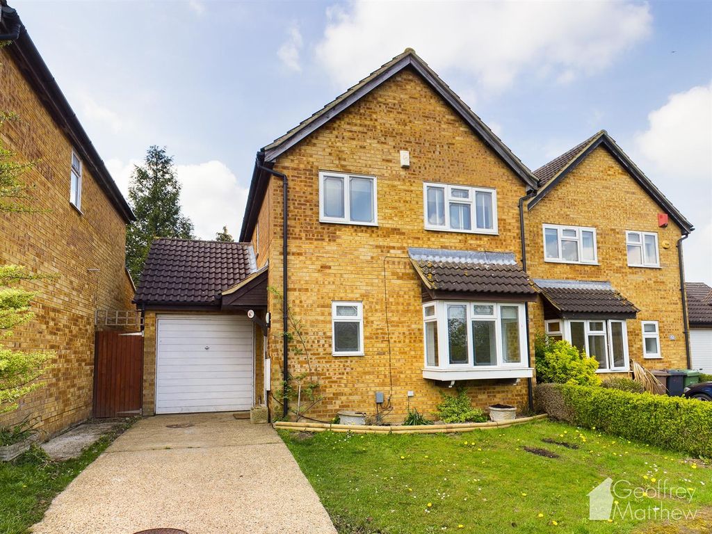 4 bed detached house to rent in Ravenhill Way, Luton LU4, £1,800 pcm