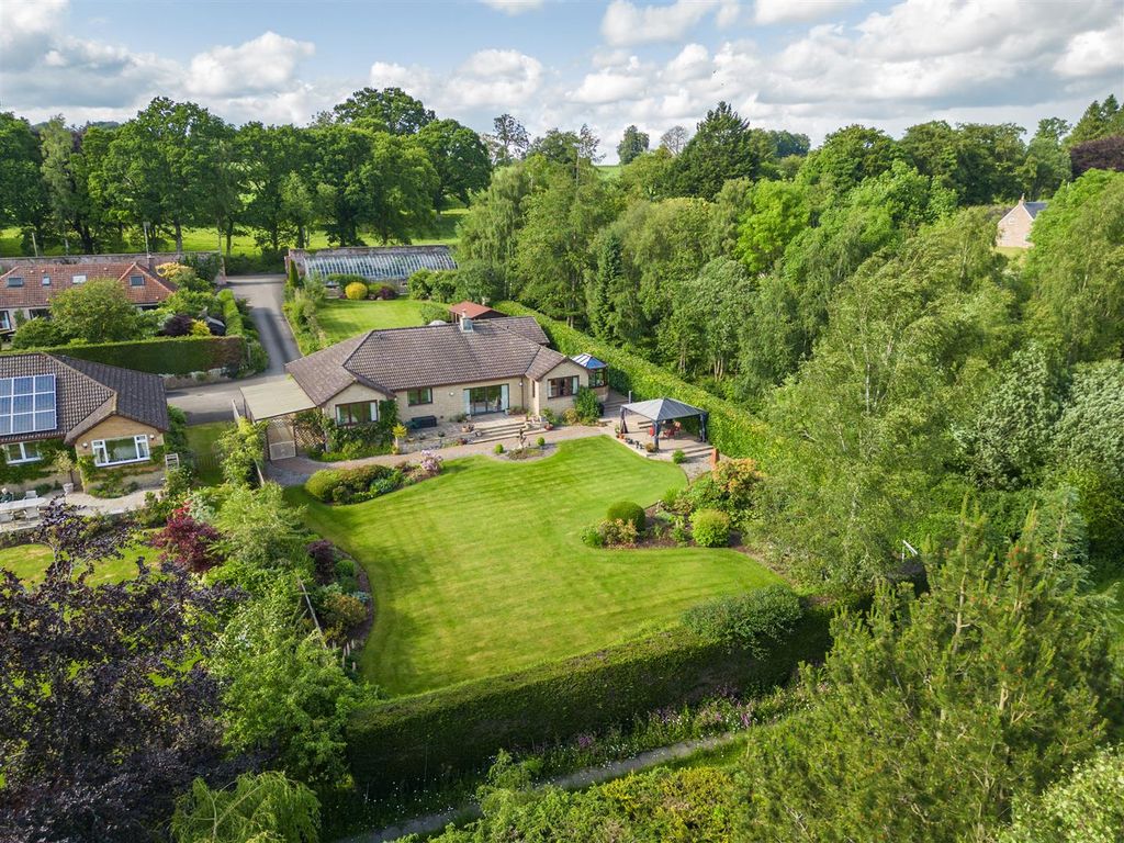 4 bed detached bungalow for sale in Allyn House, Seven Acres, By