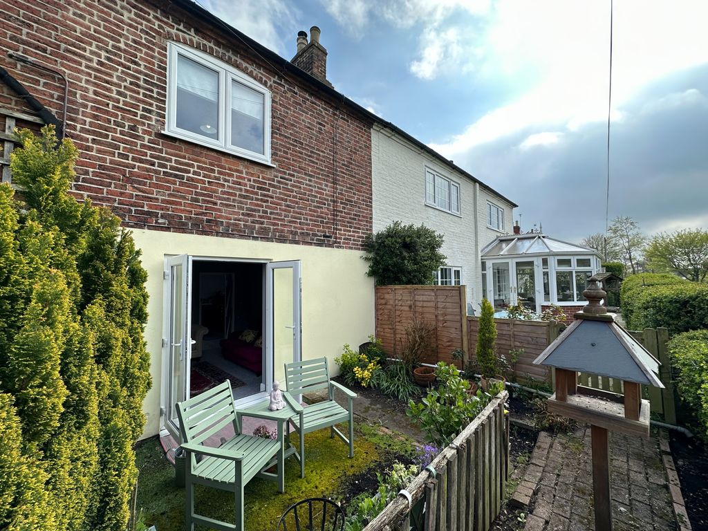 2 bed terraced house for sale in Ashby Road East, Bretby, BurtonOn