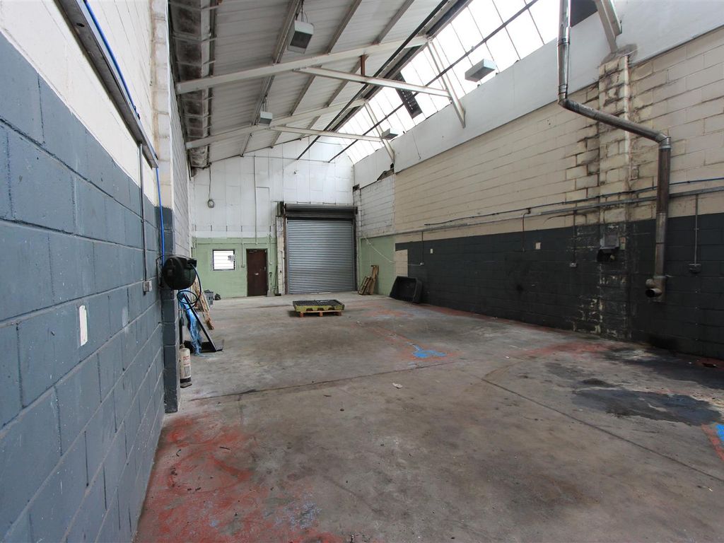 Light industrial to let in Bristol Vale Trading Estate, Hartcliffe Way