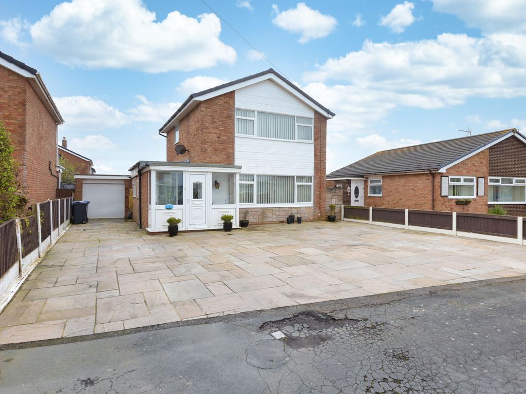 3 bed detached house for sale in Thirlmere Avenue, Fleetwood FY7, £