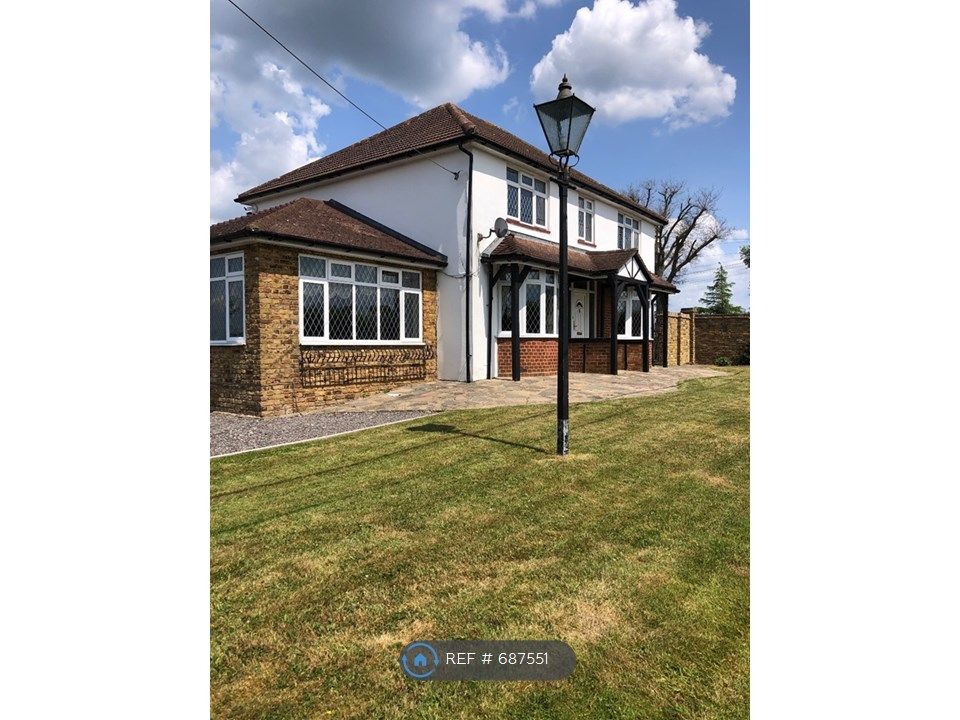 3 bed detached house to rent in Pigeonhouse Lane, Winkfield, Windsor