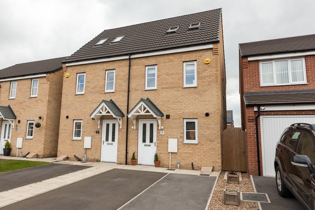 3 bed semidetached house to rent in Dunlin Drive, Scunthorpe DN16, £700 pcm Zoopla