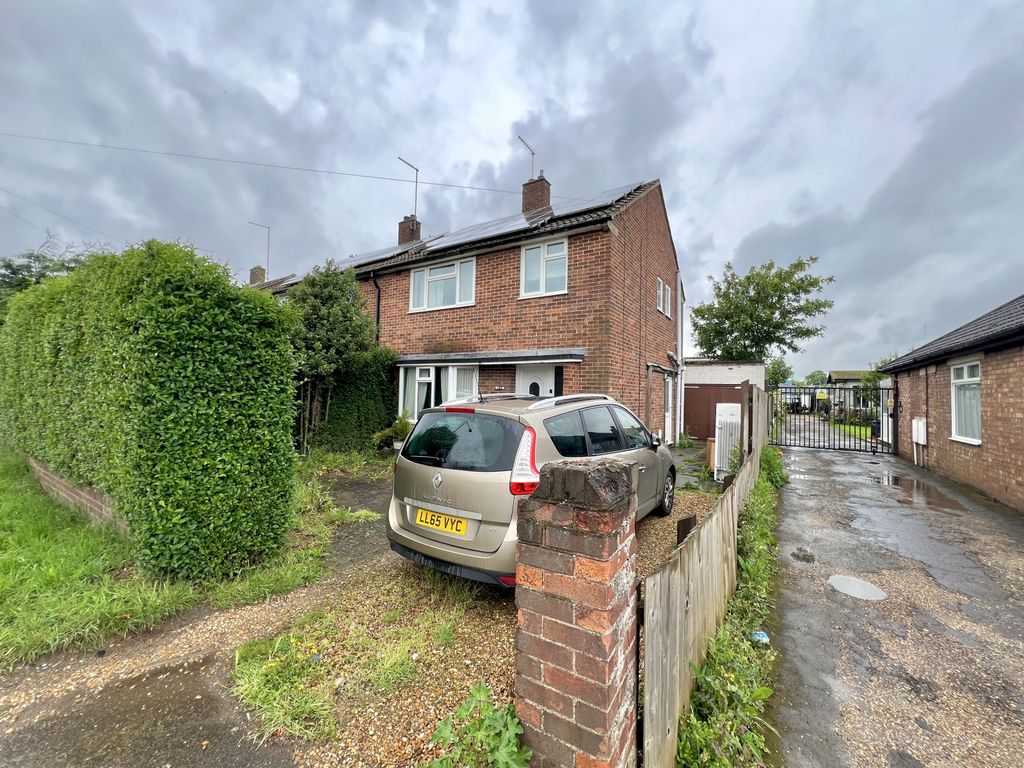 3 bed semidetached house for sale in Fengate, Peterborough PE1, £