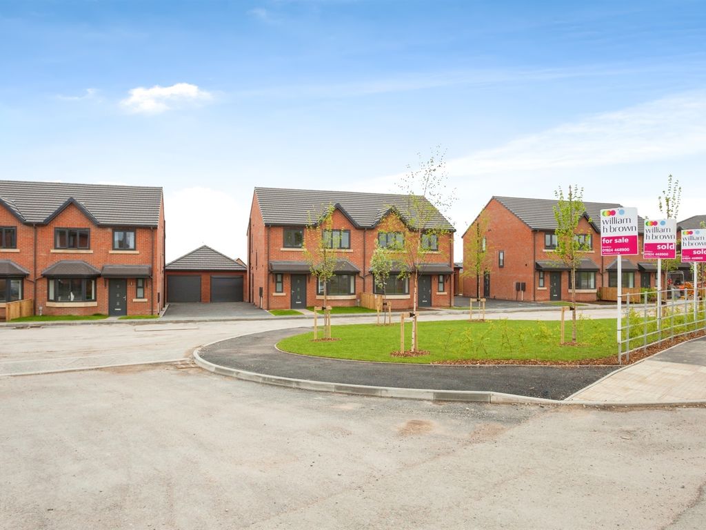 New home, 4 bed semidetached house for sale in Leeds Road, Mirfield