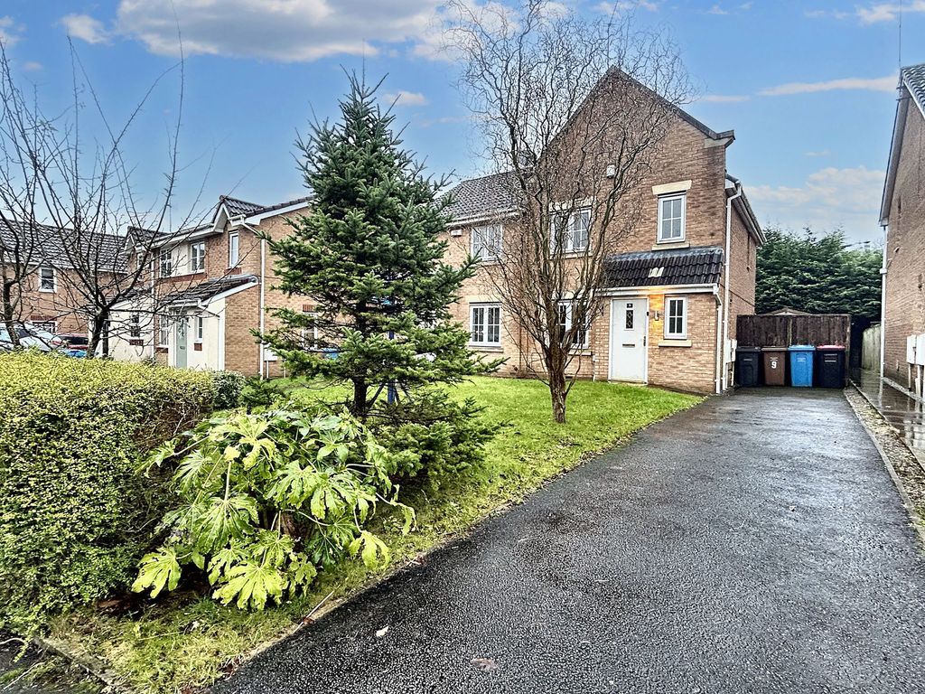 3 bed semidetached house to rent in Lawndale Drive, Worsley M28, £