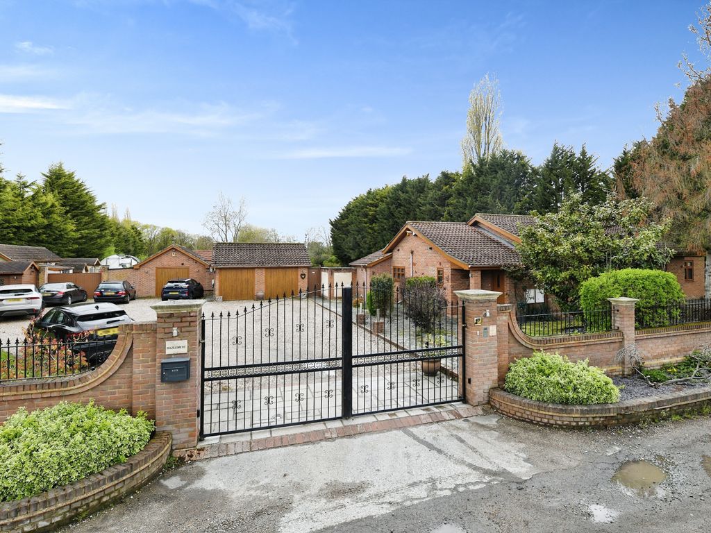 4 bed bungalow for sale in North Drive, Hutton, Brentwood, Essex CM13