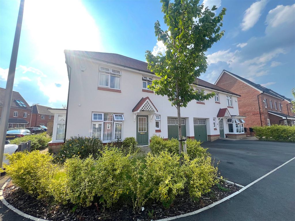 3 bed semidetached house for sale in Eastbourne Crescent, Stockport