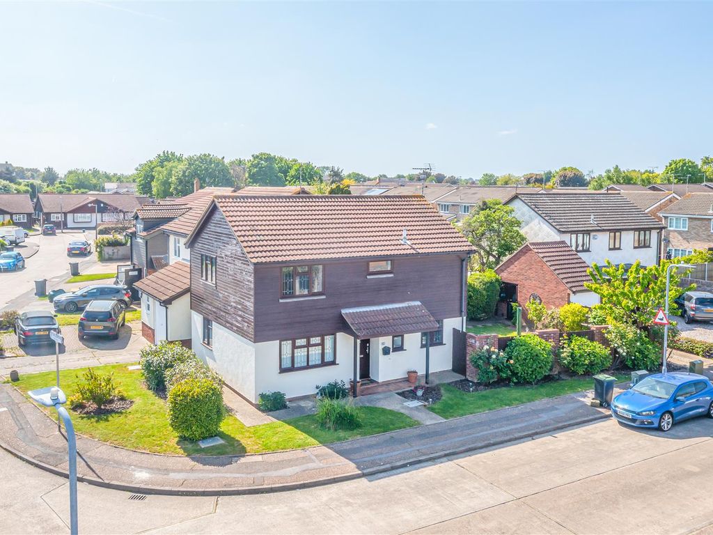 4 bed detached house for sale in Aylesbeare, Shoeburyness, SouthendOnSea SS3 Zoopla