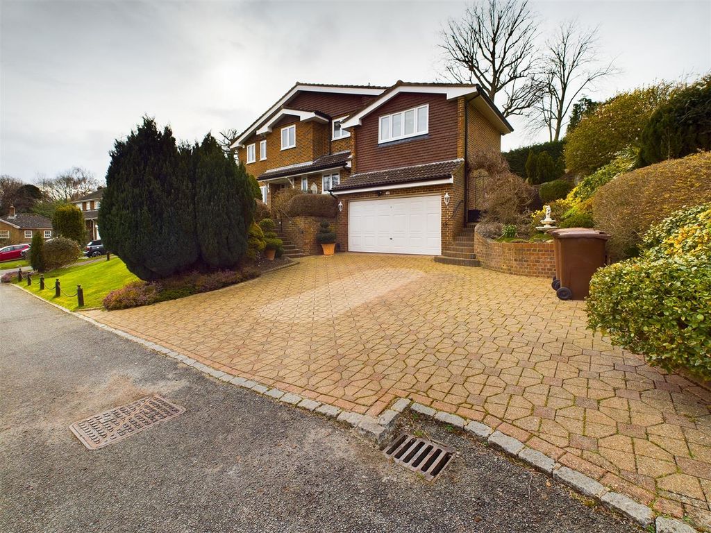 5 bed detached house for sale in Highwoods, Caterham CR3 Zoopla