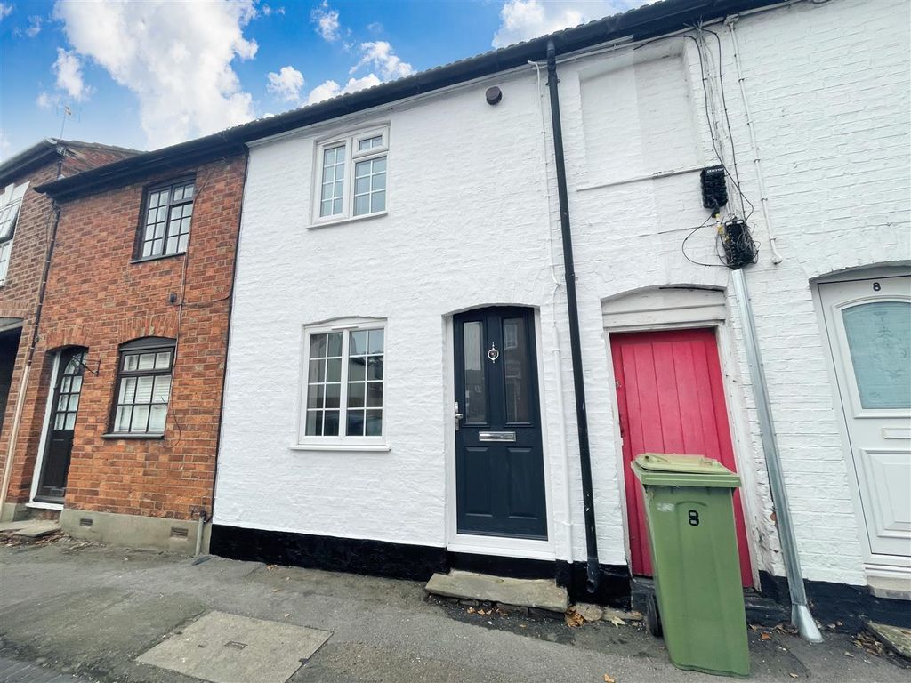 2 bed terraced house to rent in Priory Street, Newport Pagnell MK16, £