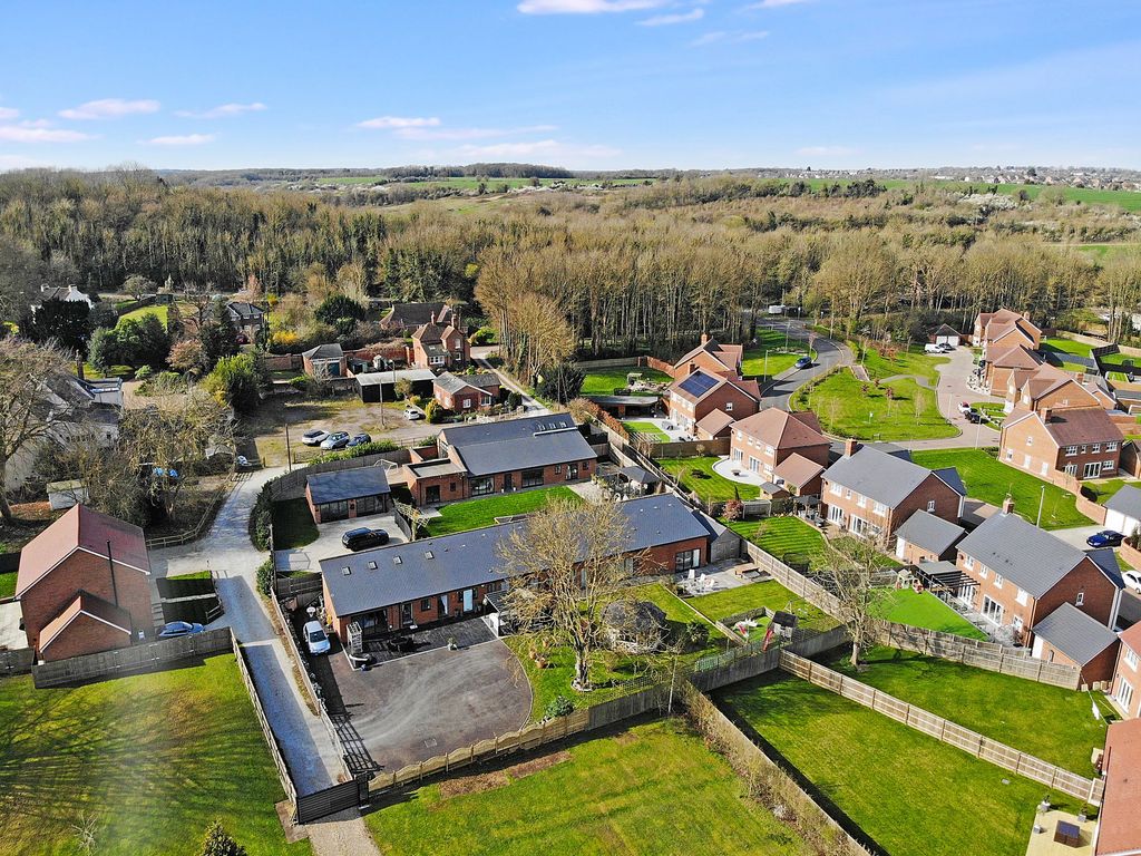 5 bed detached house for sale in Pear Tree Lane, Gillingham ME7, £