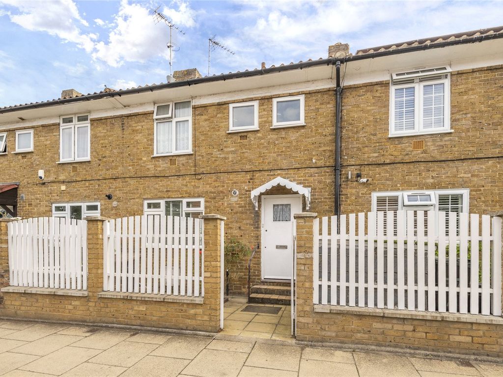 3 bed property for sale in Frensham Drive, Putney SW15, £550,000 Zoopla