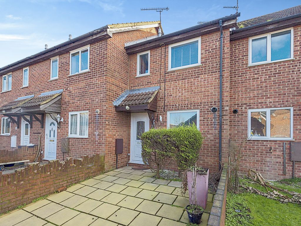 2 bed terraced house for sale in Fieldfare Green, Luton LU4 Zoopla