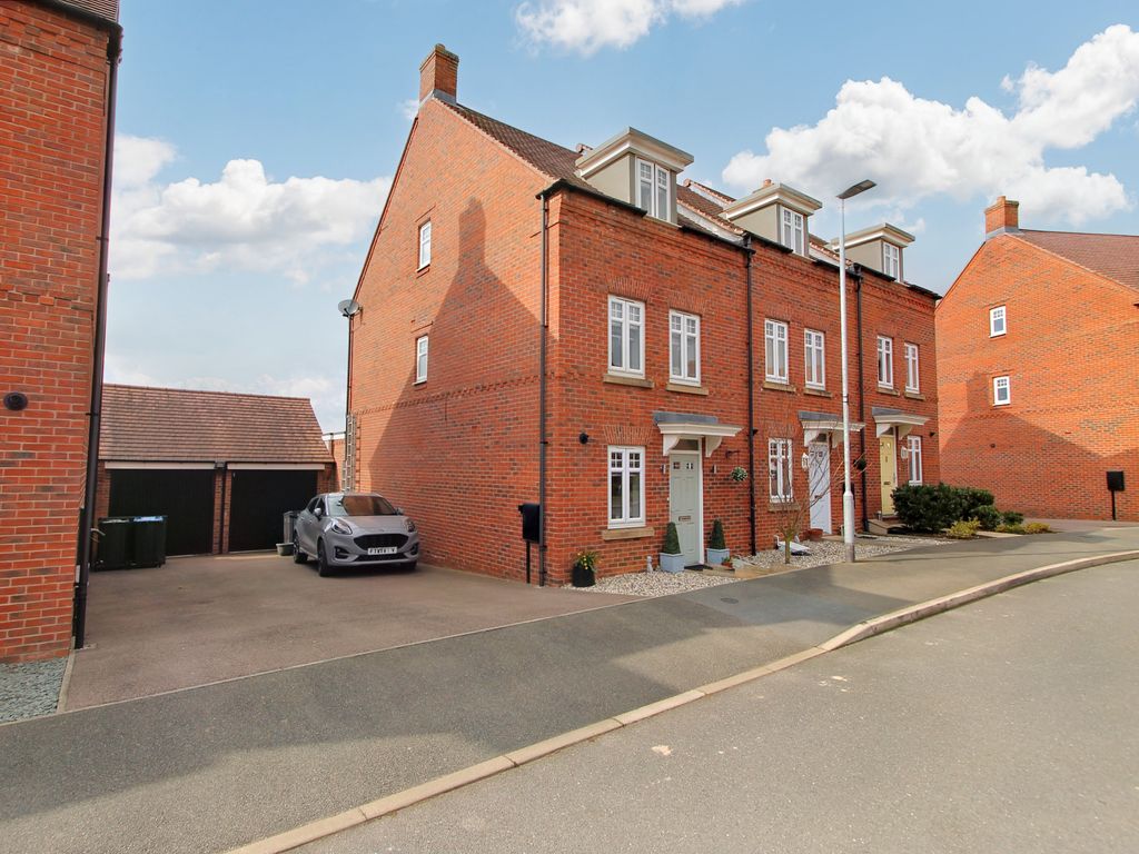 3 bed semidetached house for sale in Barnards Way, Kibworth Harcourt