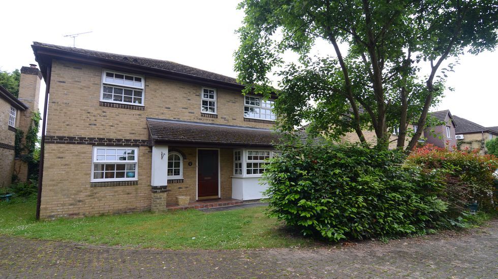 4 bed detached house to rent in Minehurst Road, Mytchett, Camberley