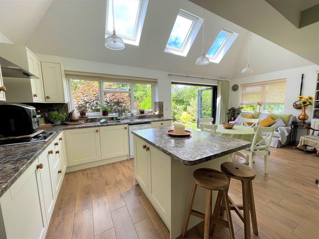 3 bed detached bungalow for sale in Rydes Hill Road, Guildford GU2 Zoopla