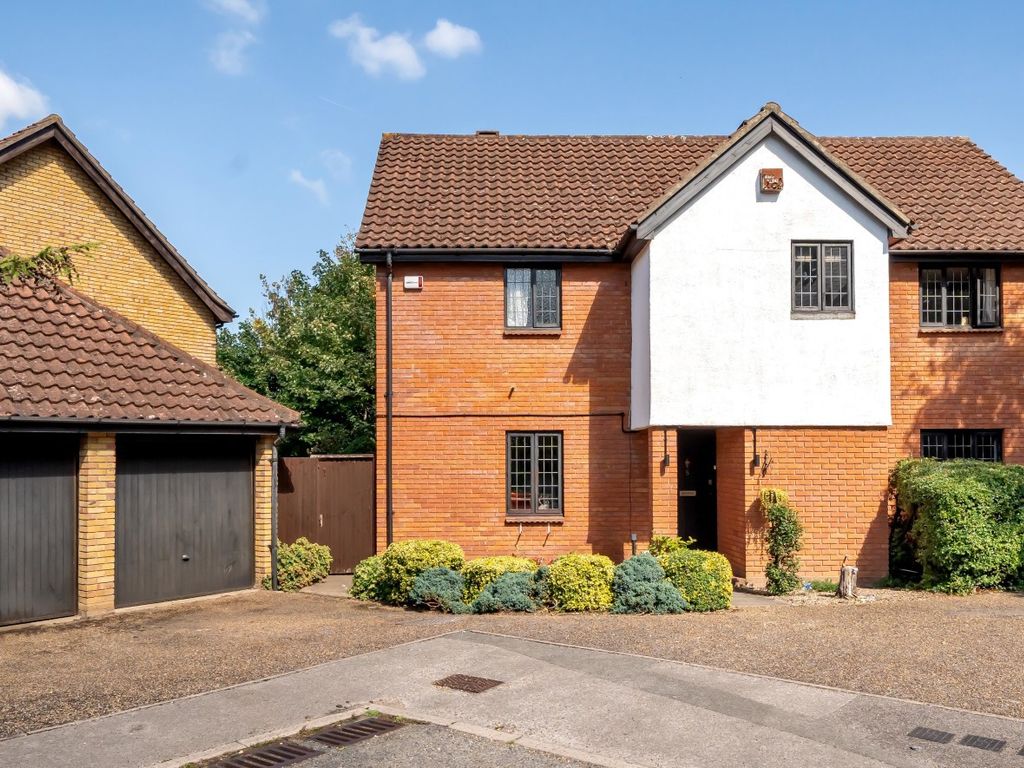 5 bed detached house for sale in Highgrove Close, Chislehurst, Kent BR7