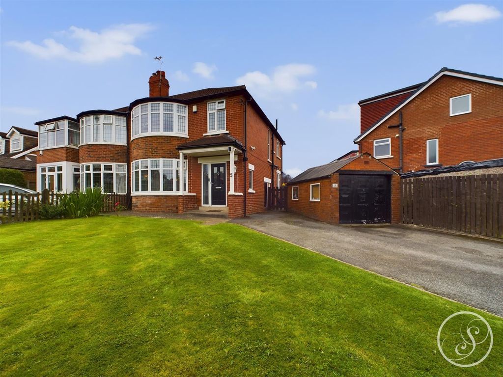 3 bed semidetached house for sale in Avenue, Leeds LS8, £