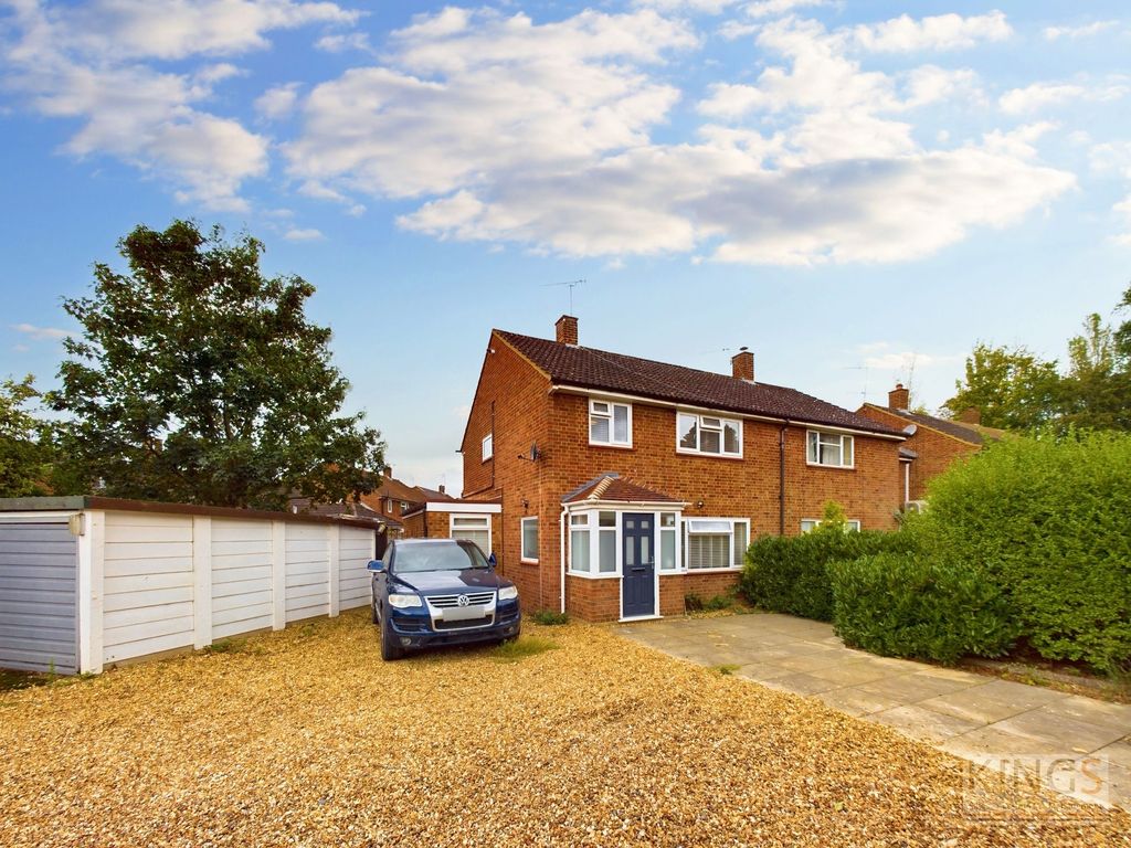 3 bed end terrace house for sale in Talbot Road, Hatfield AL10, £