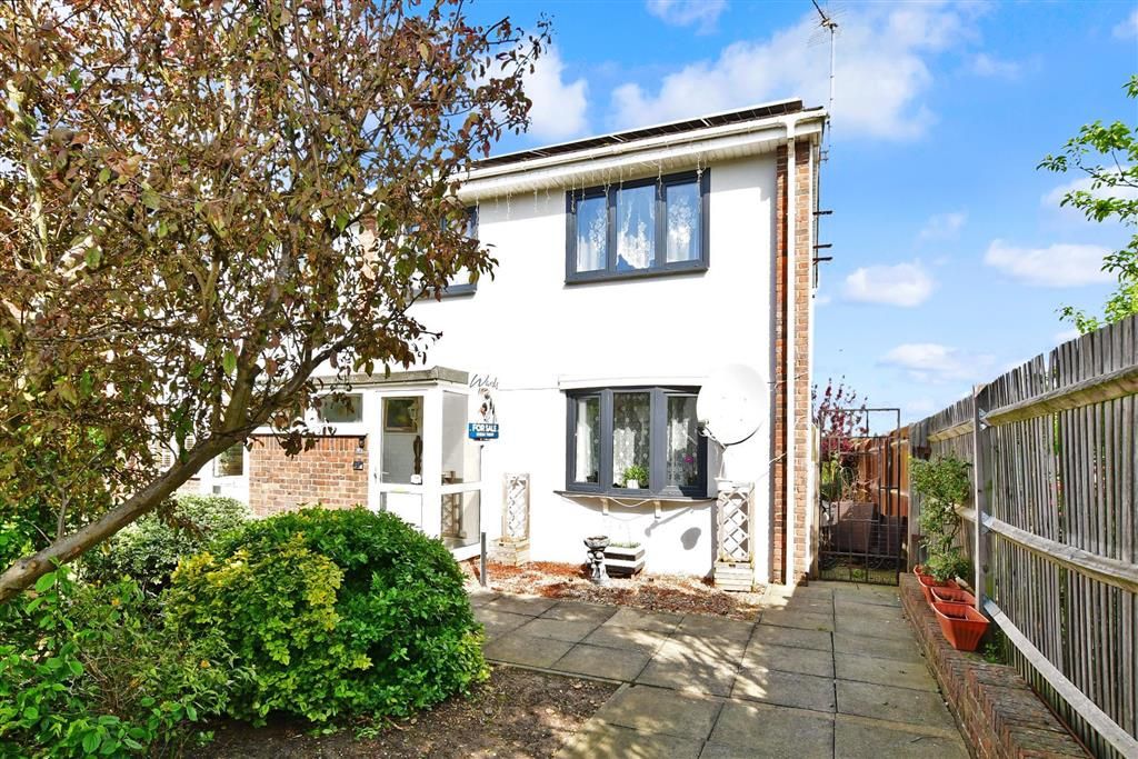 3 bed semidetached house for sale in Godfrey Close, Strood, Rochester