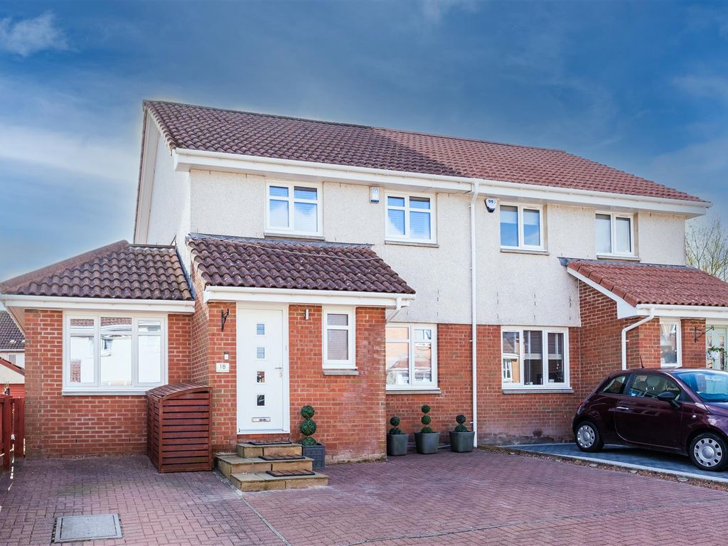 4 bed semidetached house for sale in Poplar Crescent, Quarter