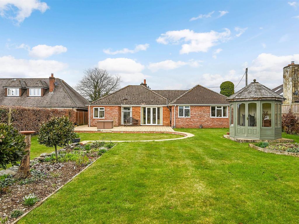 3 bed detached bungalow for sale in Micheldever Road, Whitchurch RG28 Zoopla