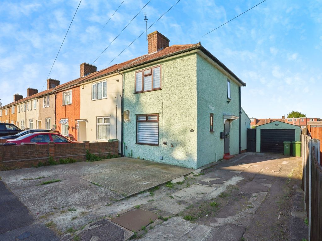 2 bed end terrace house for sale in Standfield Road, Dagenham RM10, £