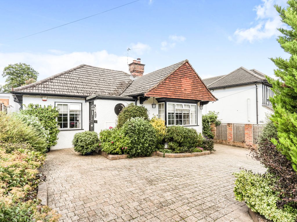 3 bed bungalow for sale in Hill Rise, Chalfont St. Peter, Gerrards