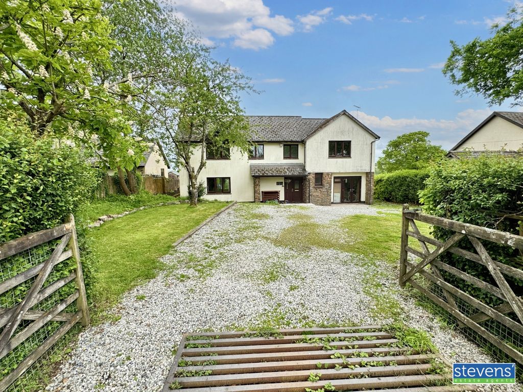 5 bed detached house for sale in Bondleigh, North Tawton, Devon EX20, £