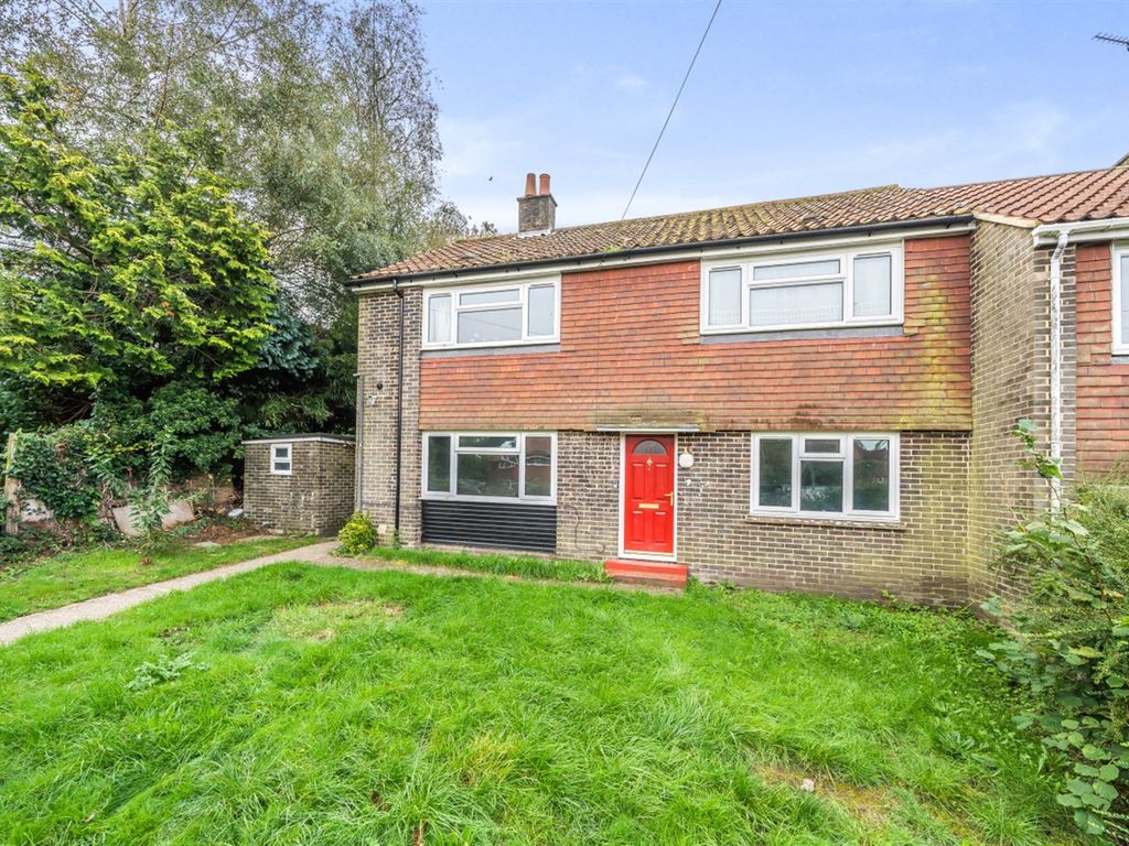 2 bed flat for sale in 2 Sandrock, June Lane, Midhurst, West Sussex