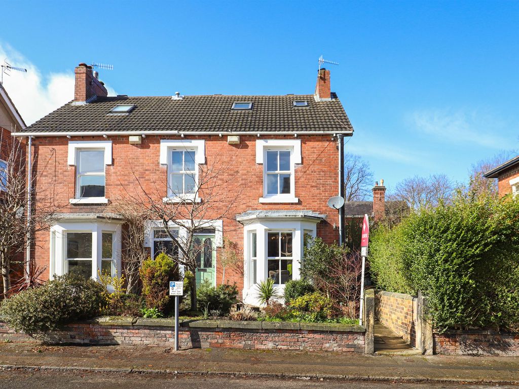 3 bed semidetached house for sale in Cobden Road, Chesterfield S40