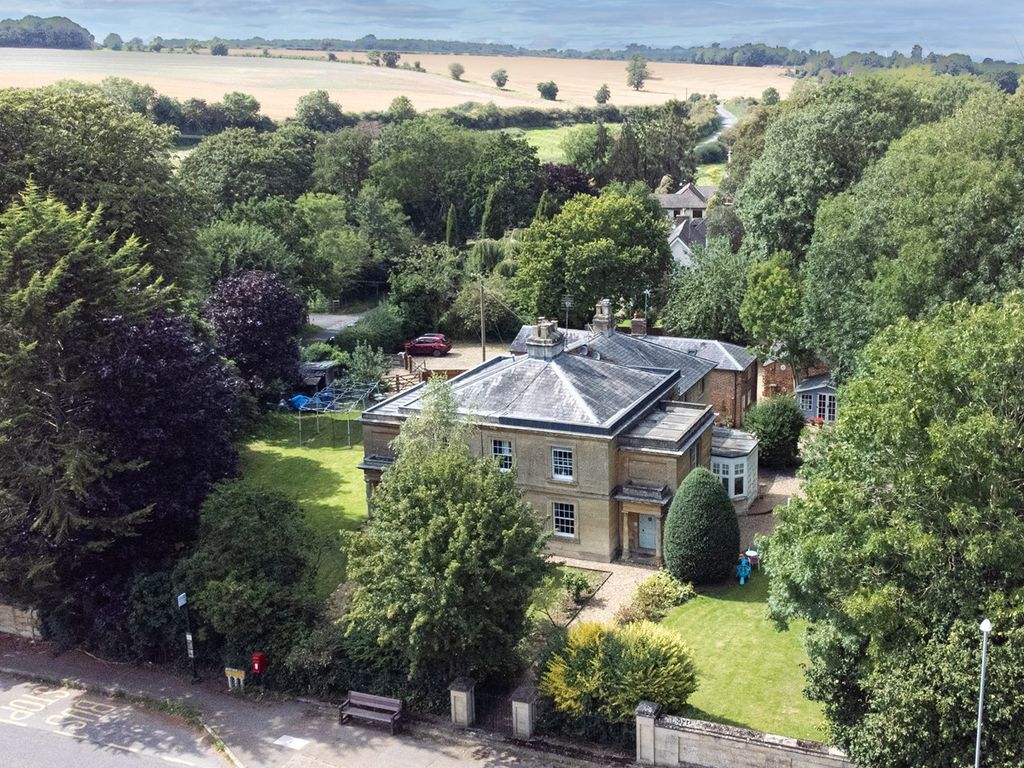 8 bed semidetached house for sale in Northampton Road, Blisworth