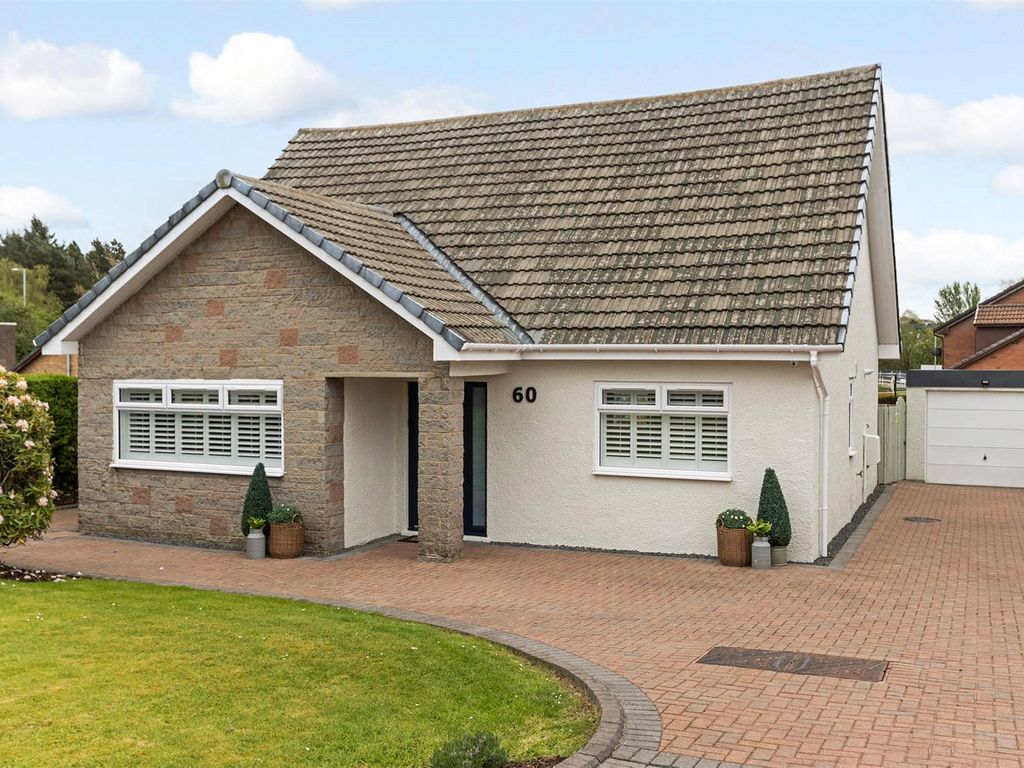 3 bed detached house for sale in Cardowan Drive, Stepps, Glasgow, North