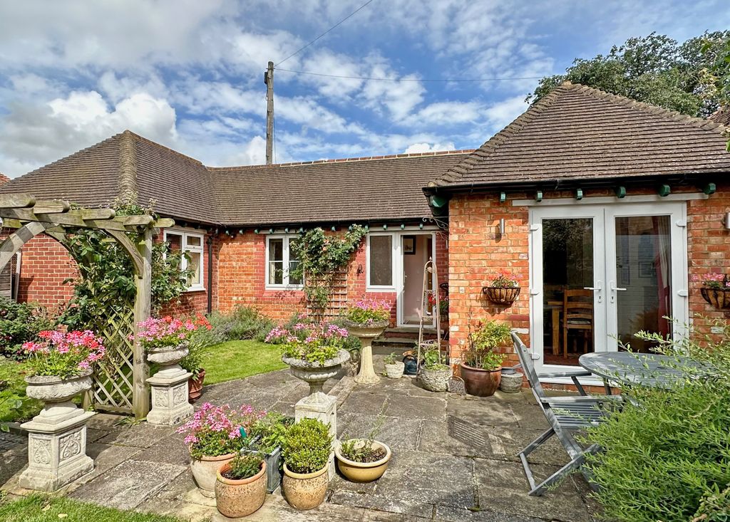 2 bed property for sale in Wallingford Road, Shillingford, Wallingford