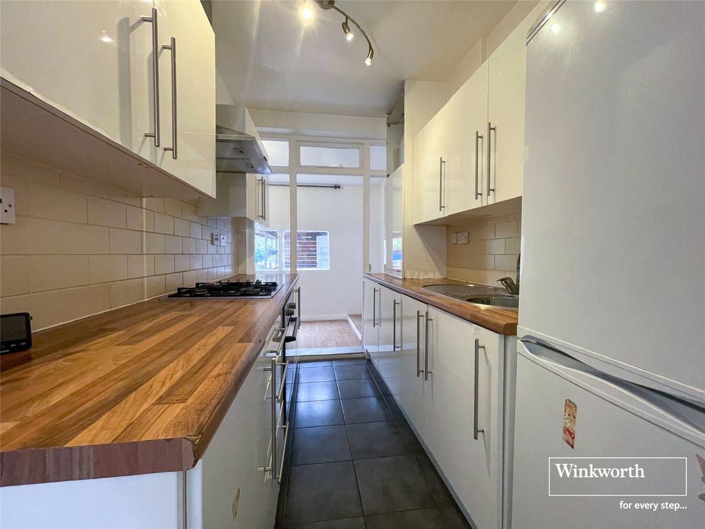 Miles Roe 3 bed semi-detached house to rent in Winchester Avenue, London NW9 - Zoopla