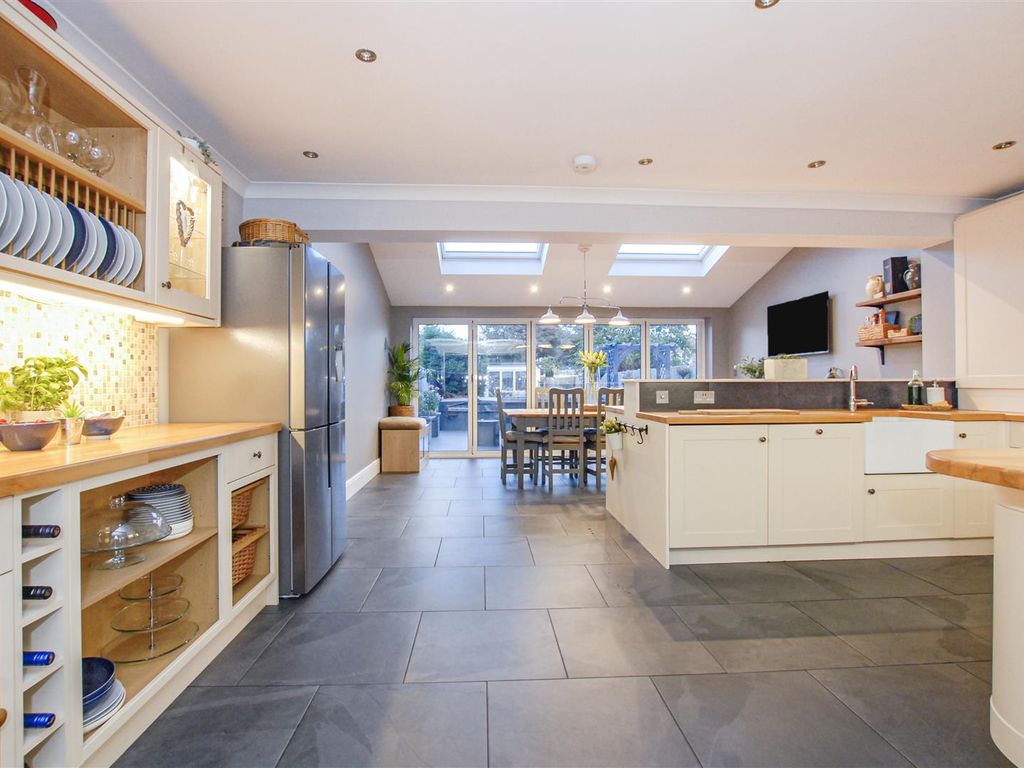 4 bed semidetached house for sale in Oxford Gardens, Denham, Uxbridge