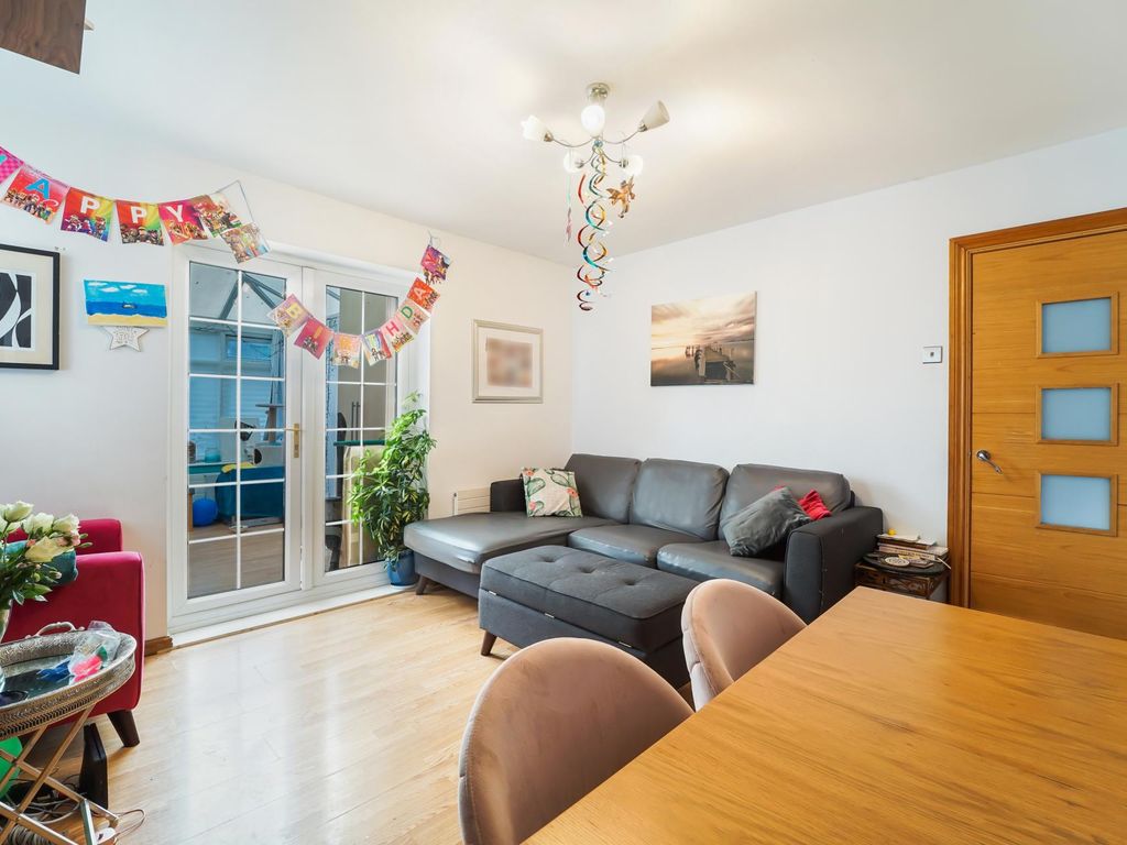 3 bed property for sale in Hornbeam Crescent, Brentford TW8 Zoopla