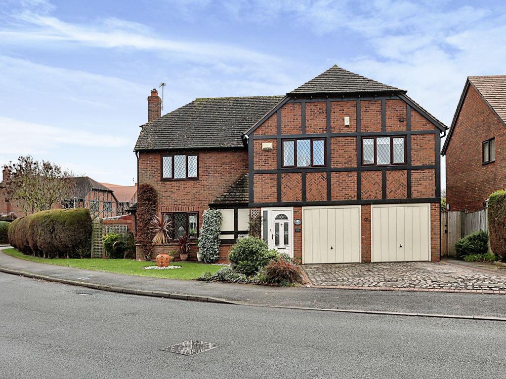 5 bed detached house for sale in Kirkstone Drive, Gamston, Nottingham