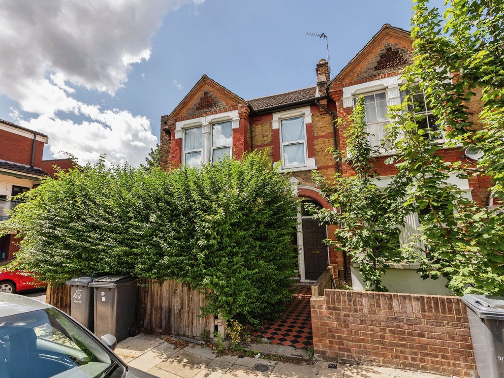 2 bed flat to rent in Victoria Crescent, Tottenham, London N15 Zoopla
